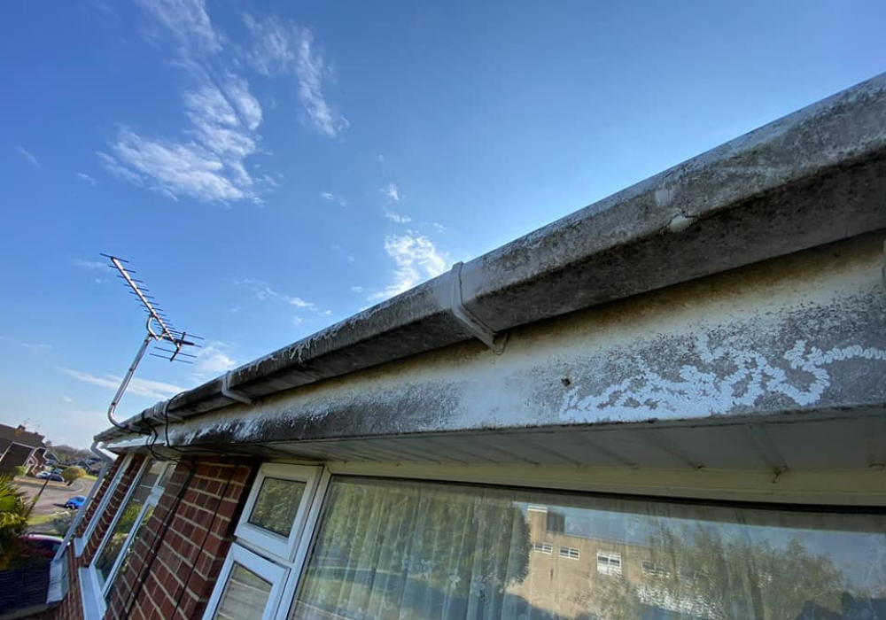gutter cleaning swindon 3